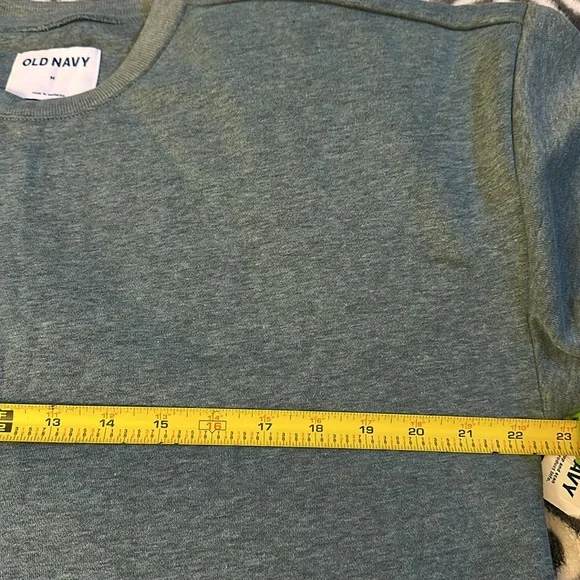 Old Navy Womens Oversized Crewneck Sweater Medium - Picture 4 of 5